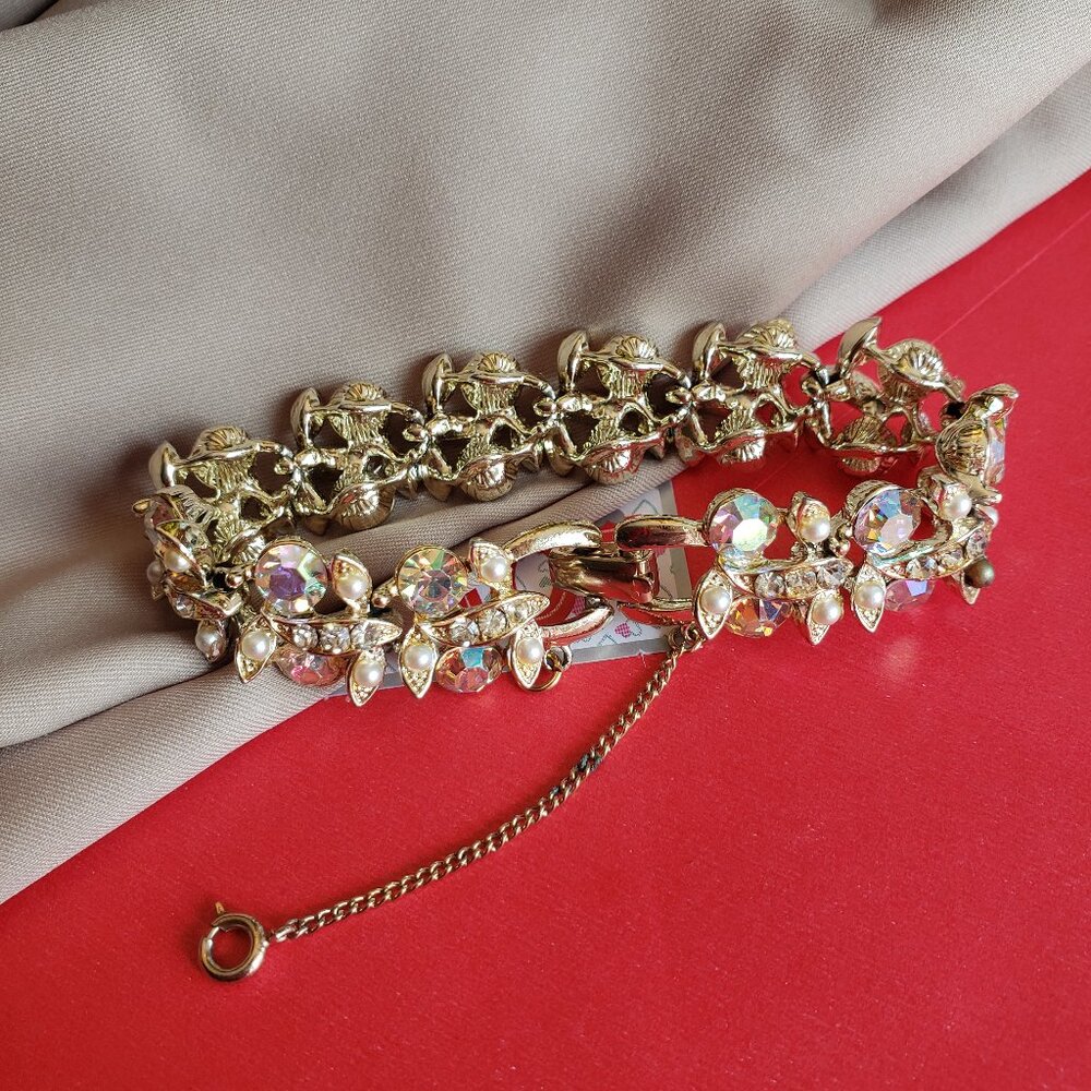 GOLDEN BEAUTY, VINTAGE MULTI-STONE AND PEARL BRACELET. 7 INCHES LONG